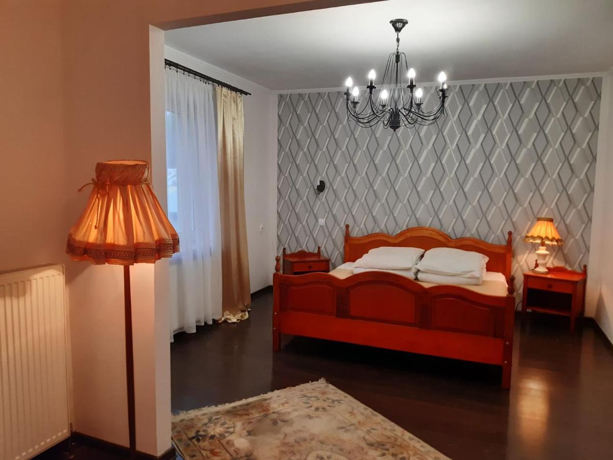 Fantazja - Restauracja I Noclegi Радом Екстериор снимка